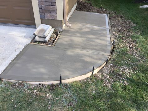 Concrete Broom Finish – Trash Can Pad – After – Hometown Lawn – Hometown Lawn, LLC Trash Can Pad, Hide Garbage Cans, Trash Can Storage Outdoor, Hide Trash Cans, Trash Can Storage, Storage Outdoor, Outdoor Trash Cans, Side Yard Landscaping, Side Yards