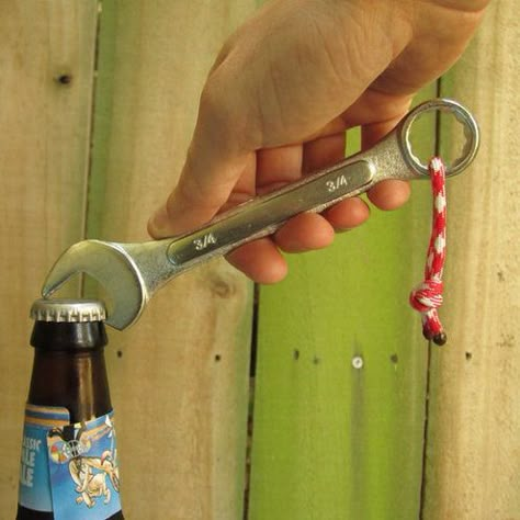 DIY Idea: Make a Wrench Bottle Opener. I bought these for my groomsman last year, but wouldn't mind being able to make one. Bottle Opener Diy, Diy And Crafts Sewing, Man Cave Ideas, Metal Projects, Garage Ideas, Metal Buildings, Bottle Openers, Welding Projects, Crafts For Teens