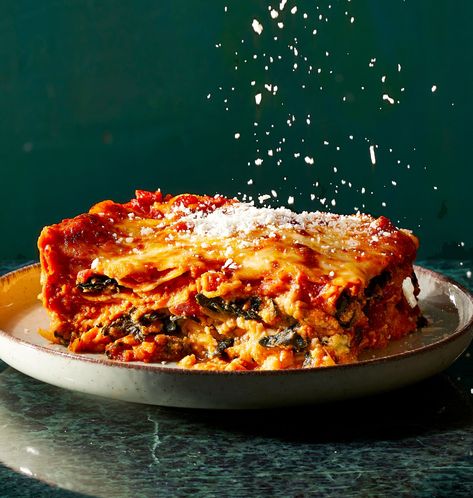 Smoked Mozzarella and Kale Lasagna Kale Lasagna Recipe, Holiday Pasta, Kale Lasagna, Cozy Pasta, Food Polls, Arugula Pasta, Smoked Mozzarella, Hotdish Recipes, Creamed Kale