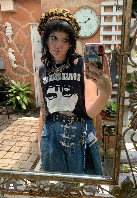 Punk Tshirt Outfit, Sick New World Outfit, Alt Feminine Outfits, Blue Semi Formal Dresses, Semi Formal Dresses Plus Size, Punk Style 70s, Alternative Fashion Diy, Metal Concert Outfit, Punk Fashion Women