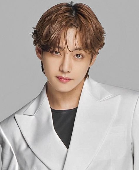 Kim Taehyung Photoshoot, Taehyung Looks, Taehyung Photoshoot, Most Handsome Men, Kim Taehyung Wallpaper, Instagram Life, Bts Funny Videos, Daegu, V Taehyung