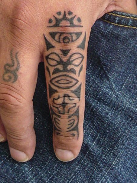 #finger #tiki #tribal #tattoo Tiki Tattoo, Tattoo Samples, Polynesian Tattoo Designs, Maori Tattoo Designs, Marquesan Tattoos, Tattoo Skin, 100 Plus, Muster Tattoos, Hand Tattoos For Guys