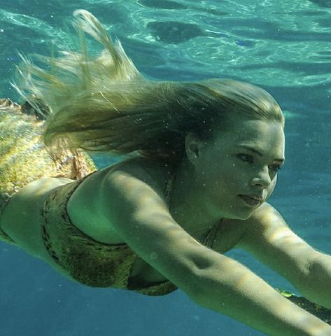 Bella H2o Aesthetic, Isabella Hartley, Bella Hartley, H20 Aesthetic, H2o Just Add Water, Indiana Evans, Mermaid Photography, H2o Mermaids, Underwater Painting