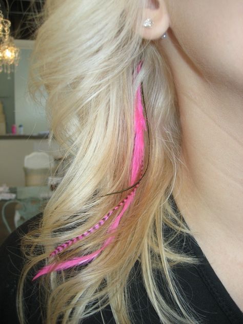 Hair Feathers Hair With Feather Extensions, Short Hair Feathers Extensions, Feathers In Hair Aesthetic, Feather In Hair Extensions, Feather Extensions Hair Blonde, Hair Feathers Extensions, Pink Blonde Hair, Feather Hair Extensions, Wacky Hair