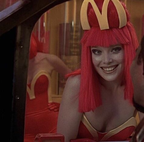 Milla Jovovich in The Fifth Element (1997) The Fifth Element Costume, Fifth Element Aesthetic, Fifth Element Mcdonalds Costume, The Fifth Element Fashion, Fifth Element Mcdonalds, Fifth Element Wallpaper, Fifth Element Fashion, The Fifth Element Aesthetic, 5th Element Costume