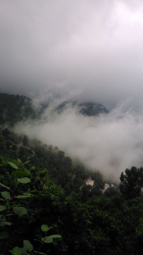 Muree Pakistan, Floating Clouds, Hill View, Iran Pictures, Night Scenery, Snapchat Picture, Instagram Ideas Photography, Cute Photography, Creative Instagram Photo Ideas