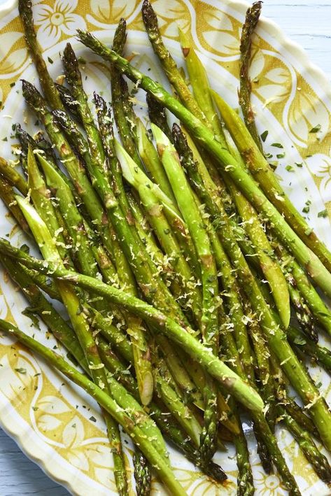 vegetable side dishes lemon roasted asparagus Crash Hot Potatoes, Air Fryer Asparagus, Side Dishes For Fish, Side Dishes For Ham, Asparagus Recipes Roasted, Easter Side Dishes, Bacon Wrapped Asparagus, Spring Dinner, Oven Canning