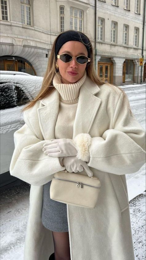 Old Money Winter, White Coat, Office Attire, Winter Fits, Winter Fashion Outfits, Winter Outfit, Winter Wardrobe, Old Money, Wardrobe Staples