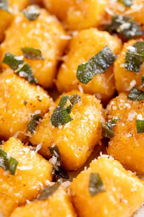 Sweet Potato Gnocchi Recipe, Gnocchi Recipes Easy, Gnocchi Recipes Homemade, Gnocchi Recipe, Sweet Potato Gnocchi, Potato Pasta, Traditional Italian Dishes, Homemade Gnocchi, Potato Gnocchi