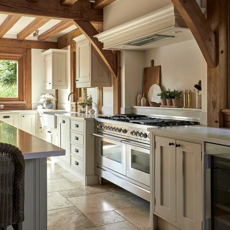 Oak house Kitchen Snug Kitchen, Kitchen Oak, Oak House, Warehouse Conversion, Snug Room, Kitchen Entrance, Interior Design Gallery, Country Interior, House Kitchen