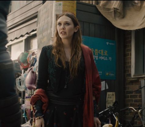 Wanda Maximoff Outfit, Emo Wanda, Scarlet Witch Costume, Wanda Maximoff Scarlet Witch, Scarlet Witch Cosplay, Witch Characters, Half Demon, I'm Scared, Pietro Maximoff