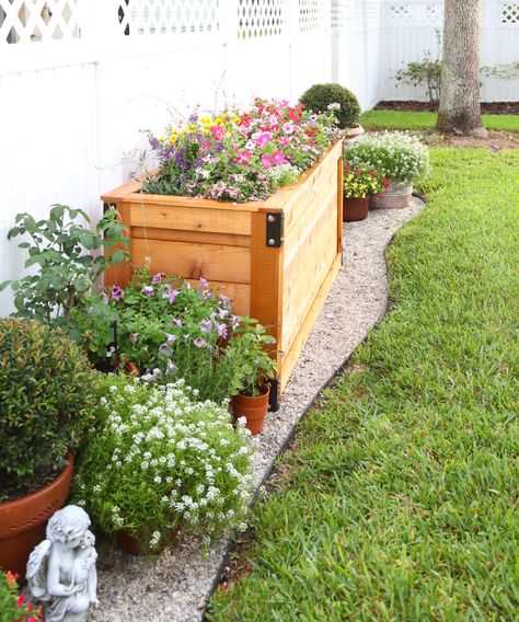 Front Yard Planters, Diy Cedar Planter Box, Diy Wood Planter Box, Planter Box Designs, Yard Planters, Backyard Planters, Outside Planters, Diy Wood Planters, Diy Planters Outdoor