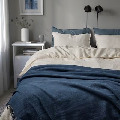 Blankets & throws - IKEA Spain Dark Blue Room Aesthetic, London Room, Dark Blue Rooms, Room London, Blue Throw Blanket, French Bedroom, Independent Woman, Grey Room, Blue Rooms