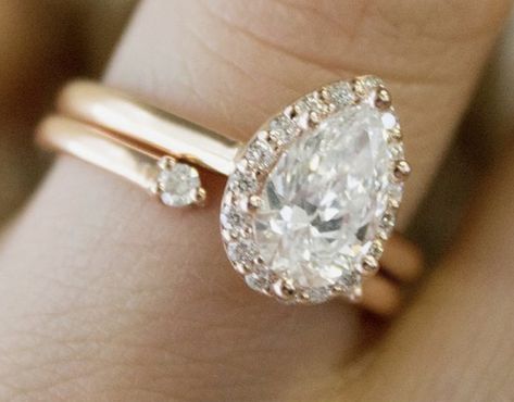 Open Wedding Band, Wedding Band Ideas, Rose Gold Engagement Ring Vintage, Engagement Rings Couple, Band Ideas, Knot Tying, White Gold Diamond Engagement Ring, Earrings Classic, Celebrity Engagement Rings