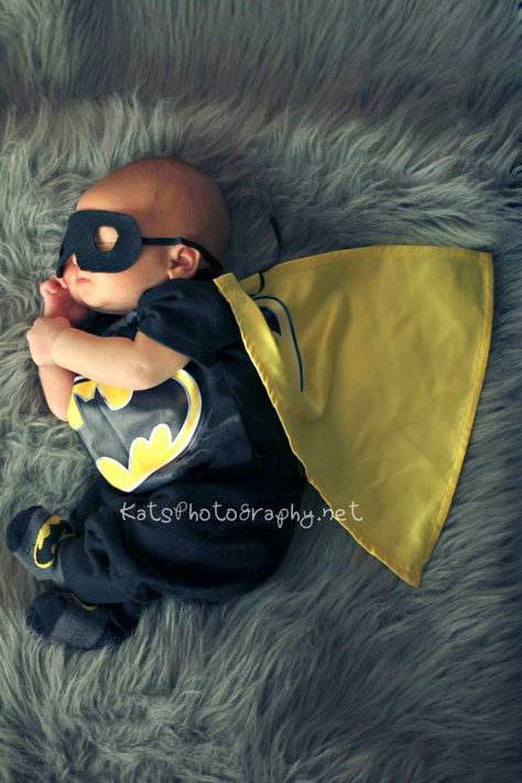 Definitely getting my kid this one day!! Batman Love, Baby Batman, Foto Newborn, Baby Kostüm, I'm Batman, Batman Costume, Im Batman, Future Baby, Catwoman