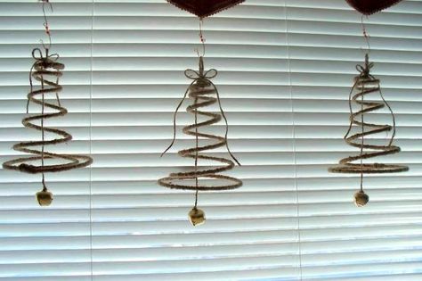 Mattress Spring Crafts, Christmas Tree Bells, Rusty Bed Springs, Old Bed Springs, Bed Spring Crafts, Bed Spring, Old Beds, Fair Projects, Spring Projects