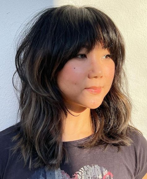 Midi Cut with Chin-Length Layers for Chubby Faces Shag With Round Face, Japanese Haircut Round Faces, Wolfcut For Round Face Shape, Shag Haircut On Round Face, Soft Mullet Round Face, Bang Haircuts For Round Faces, Hush Cut For Round Face, Thick Hair Short Haircut Round Faces, Plus Size Wolf Cut