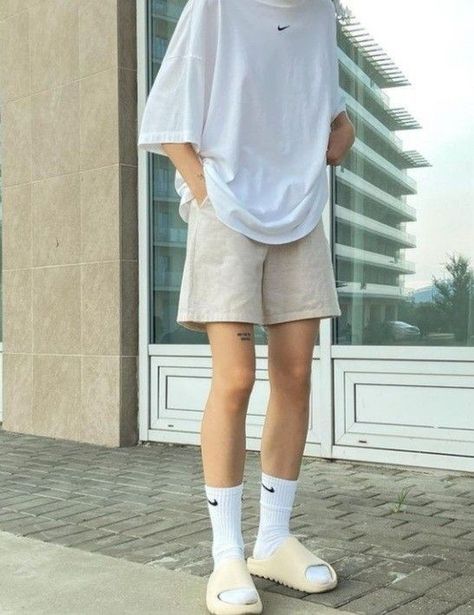 Korean Outfits Men, Aesthetic Guy Outfits, White Shorts Outfit, Kpop Fashion Men, Beach Outfit Men, Slides Outfit, Mens Shorts Outfits, Trendy Boy Outfits, Pants Outfit Men