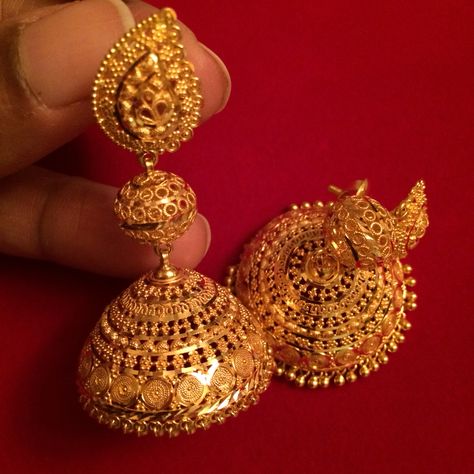 Gold jhumkas Jhumka Earrings Gold Indian, Gold Jhumka Earrings Bridal, Jhumka Designs Gold, Jhumka Design, Gold Jhumkas, Gold Jhumka, Jhumka Designs, Gold Jhumka Earrings, Gold Jewellry