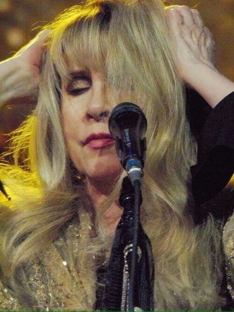 Welsh Witch, Christine Mcvie, Stevie Nicks Lindsey Buckingham, Dreams Photo, Stevie Nicks Style, Stephanie Lynn, Ancient Queen, Lindsey Buckingham, Rock Queen