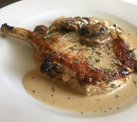 Sauce For Lamb Chops, Mushroom Cream Sauce, Mushroom Pork Chops, Mushroom Cream Sauces, Mushroom And Onions, Mushroom Sauce, 2000 Calorie Diet, Cooking For One, Lamb Chops