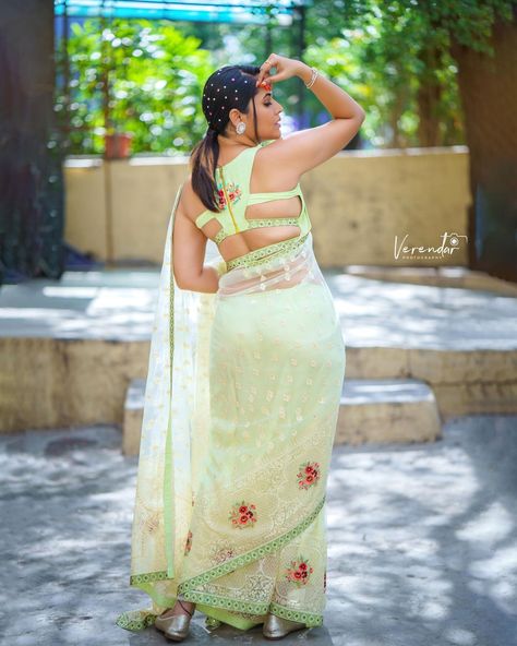 Anasuya Bharadwaj latest stills in saree - South Indian Actress Anasuya Bharadwaj Saree, Light Green Saree, Anasuya Bharadwaj, Saree Navel, Muslim Women Hijab, Wedding Saree Indian, Green Saree, Beautiful Saree, Indian Beauty Saree