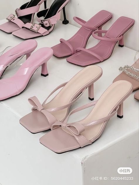 Salto Alto Aesthetic, Pink Heels Aesthetic, Coquette Sandals, Pink Sandals Outfit, Aesthetic Footwear, Pretty Heels, Dr Shoes, Fashion Shoes Heels, Cute Shoes Heels