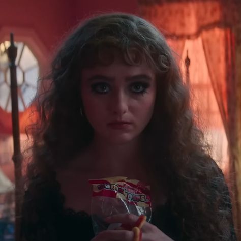 Kathryn Newton in Lisa Frankenstein (2024) Lisa Frankenstein Makeup, Lisa Frankenstein Pfp, Lisa Frankenstein, Frankenstein Makeup, I Frankenstein, Veronica Sawyer, Kathryn Newton, Lisa Frank, Pretty Pastel