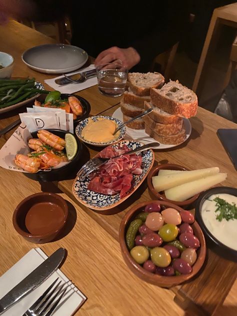 delicatessen oslo norway norge tapas restaurant food Norway Restaurants, Oslo Food, Norway Food, Nordic Restaurant, Tapas Restaurant, Norwegian Food, Novel Ideas, Scandinavian Food, Norway Travel