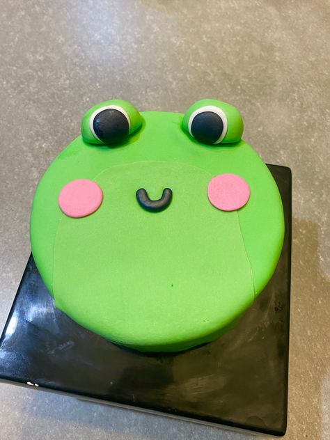 Kurba�ğalı Pasta, Easy Frog Cake, Frog Birthday Cake, Frog Food, 14th Birthday Cakes, Frog Cake, Pinterest Cake, Cupcake Cake Designs, Elegant Birthday Cakes