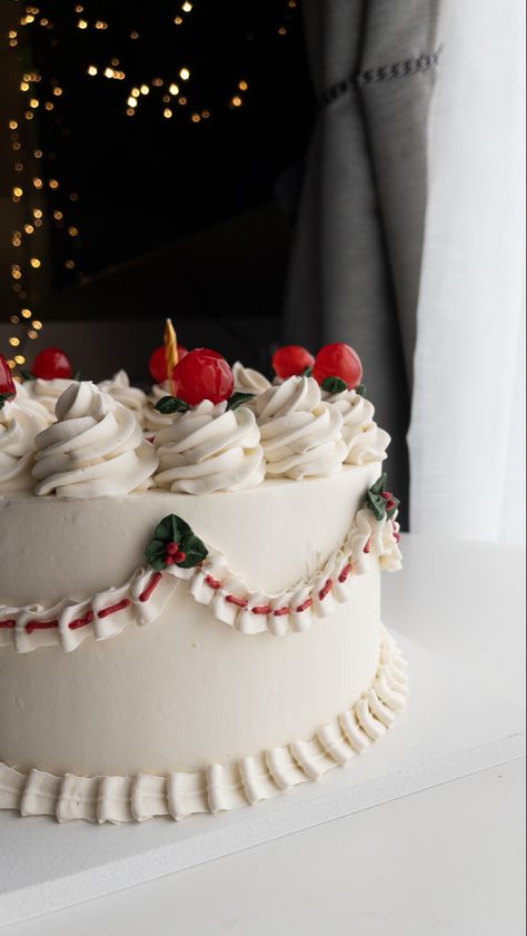 Christmas Cake Christmas Strawberry Cake, Christmas Lambeth Cake, Christmas Vintage Cake, Vintage Christmas Cake, Ward Christmas Party, Fashion Cake, Vintage Pipes, Christmas Cakes, Cake Decor