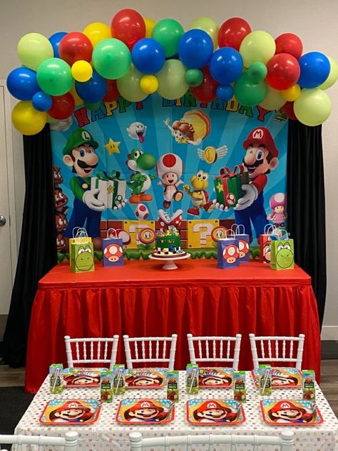 Mario Bros Theme Birthday Party, Super Mario Party Balloons, Mario And Luigi Birthday Party Ideas, Mario Theme Birthday Party, Super Mario Birthday Table, Super Mario Balloon Arch, Super Mario Party Table, Supermario Theme Party, Super Mario Bros Party Ideas Cake