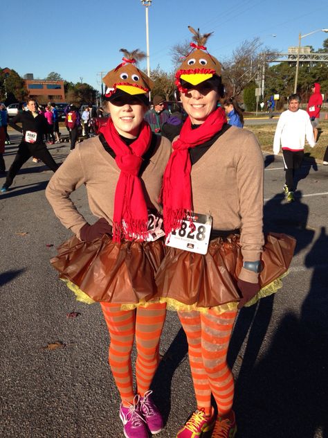 Running costume for the Turkey Trot 10K in Virginia Beach, VA Christmas Running Costume, Turkey Trot Costume, Turkey Outfit Ideas, Turkey Costume Diy, Turkey Halloween Costume, Turkey Costume, Kawaii Clothes Goth, Diy Dog Costumes, Turkey Trot