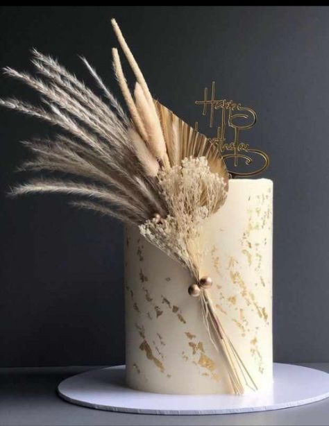 Pampas Grass Cake Decor, Earthy Birthday Cake, Boho Cake Ideas Birthday, Feather Cake, Modern Birthday Cakes, Decorating Frosting, Boho Cake, 21st Cake, 50th Cake