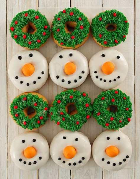 Christmas Doughnut Ideas, Christmas Donuts Decoration, Christmas Donuts Ideas, Holiday Donuts, Fall Donuts, Donut Decor, Donut Decorating Ideas, Donuts Gourmet, Christmas Cupcakes Decoration