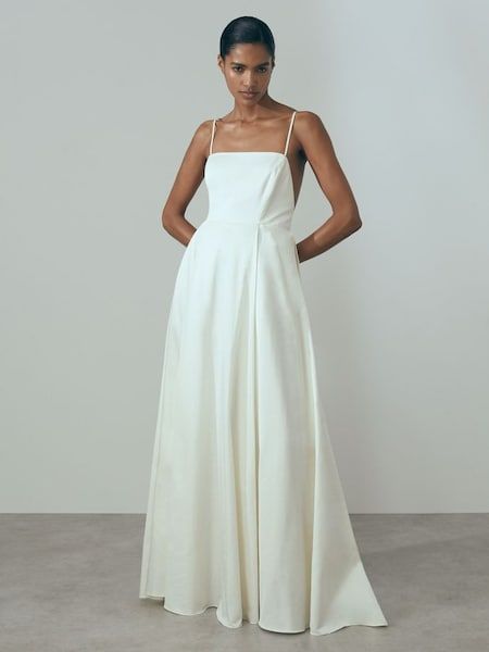 Loose Wedding Dress, Pleated Wedding Dresses, Bridal Maxi Dress, Bridal Maxi, Plain Wedding Dress, India Dress, Beautiful Maxi Dresses, Beautiful Dresses For Women, Modern Bridal