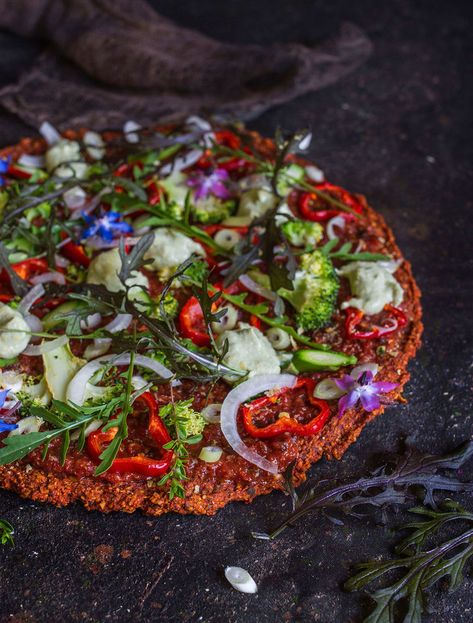 Raw Tomato Crust Pizza — Art Raw Paulina | Vegan Chef | Vegan Recipe Book |Food Photographer | Vegan Workshops Raw Pizza Recipe, Raw Vegetables Recipes, Raw Vegan Dinners, Book Food, Raw Vegan Diet, Vegan Chef, Eating Pizza, Tomato Tart, Crust Pizza