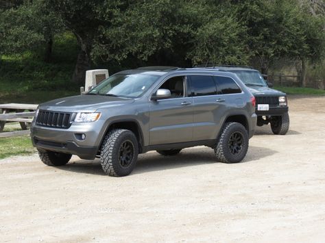 2012 Laredo X 4X4, 5.7 Hemi, luxury package. Mods: 2.5" RR lift,RR SuperSliders, ProComp 7036 wheels, 275/65-18 Wrangler Duratracs My WK2 offroad:http://www.youtube.com/watch?v=AueMX...2&feature=plcp Jeep Rims, Jeep Usa, Jeep Garage, Jeep Wk, Jeep Wrangler Lifted, Jeep Wj, Jeep Grand Cherokee Srt, Lifted Jeep, Jeep Lover