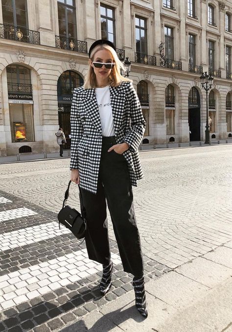 Leoni Hanne, Black And White Blazer Outfit, Outfit Formal Mujer, Office Fits, Nyc Winter, Casual Work Outfits Women, Smart Casual Work Outfit, Work Outfits Women Summer, Professional Outfits Women