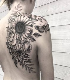 150 Back Tattoo Ideas for Men and Women - The Body is a Canvas #backtattoos #tatooideas Wolf Tattoo Back Woman, Shoulder Cover Up Tattoos, Full Back Tattoo, Floral Back Tattoos, Luna Moths, Cool Back Tattoos, Russian Tattoo, Back Piece Tattoo, Instagram Cover