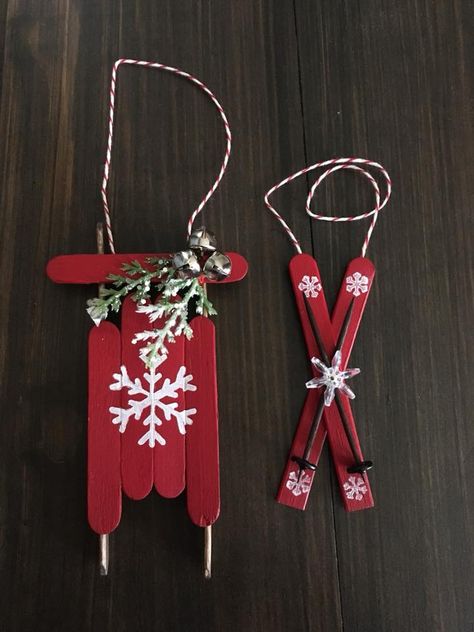 Christmas Diy With Popsicle Sticks, Diy Ornaments Popsicle Sticks, Xmas Crafts With Popsicle Sticks, Popsicle Stick Art Christmas, Craft Sticks Christmas Ornaments, Tongue Depressor Christmas Crafts, Popsicle Stick Christmas Crafts For Kids, Popsicle Christmas Crafts, Popsicle Stick Ornaments With Picture