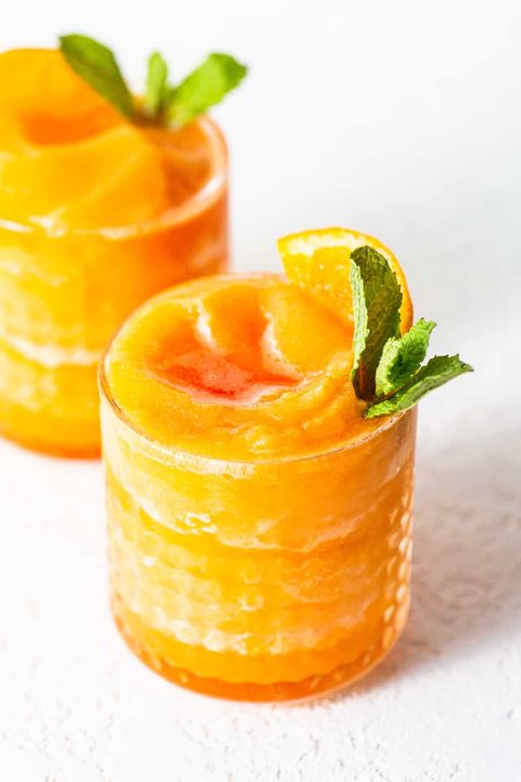 Frozen Aperol Spritz Slushies are the drink of the summer. Use frozen clementines to make it extra slushy and don't forget the Aperol and champagne. Frozen Clementines, Frozen Aperol Spritz, Beach Drink Recipes, Strawberry Daiquiri Recipe, Classic Vodka Cocktails, Summer Beverages, Drink Topper, Fit Foodie Finds, Wine Slushie