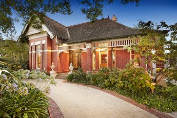 Mantel Street Melbourne Australia, Bagnato Architects Verandah Ideas Australia, Dorma Windows, Edwardian House Exterior, Verandah Ideas, Brick Paint Colors, Australian Houses, Exterior Siding Options, Red Brick House Exterior, House Columns