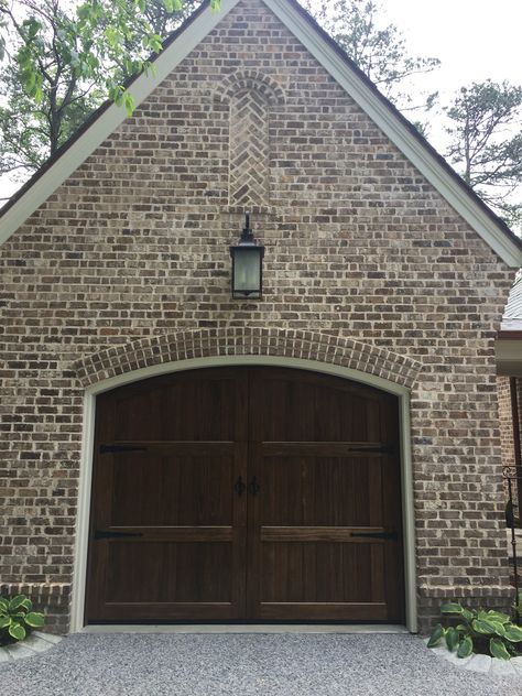 Kiawah brick Brown Brick House Exterior Color Schemes, Exterior Brick House Colors, Brown Brick House Exterior, Brick House Exterior Colors Schemes, Brick Garage, Brown Brick Houses, Brick House Exterior, Brick House Colors, House Brick