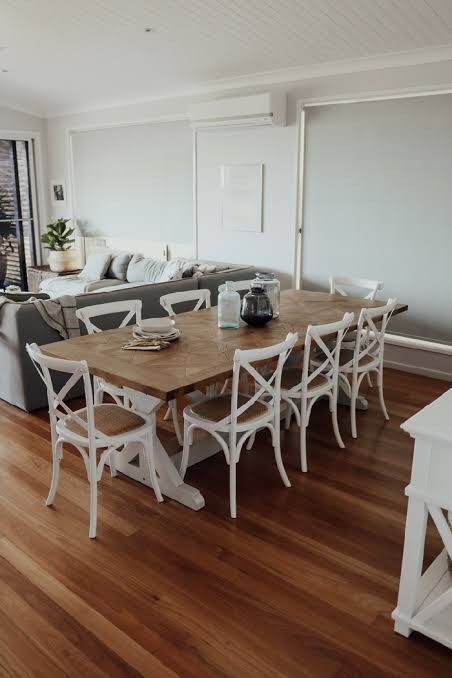 Modern Hamptons Dining Room, Hamptons Style Dining Room, Modern Hamptons Bathroom, Hamptons Dining Room, Hamptons Bathroom, Grey Round Dining Table, Hamptons House Interior, Hamptons Style Living Room, Hamptons Dining Table