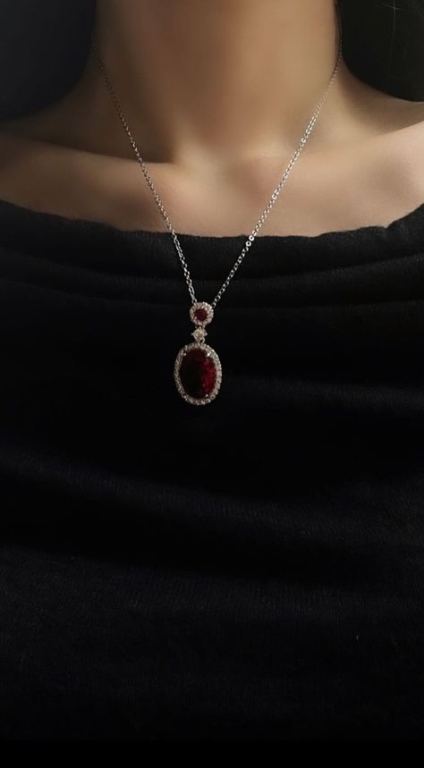 Dark Feminine Necklace, Dark Feminine Jewelry Aesthetic, Vampire Necklace Aesthetic, Dark Red Necklace, Persephonesblood Alessia, Scorpio Fashion, Rich Girl Style, Vampire Necklace, Venus Fashion