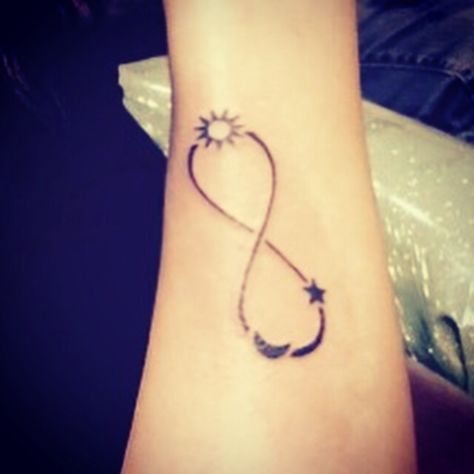 Sun, moon and star infinity. Would love to do with with a seashell and stars for my mom and i... Moon Star Tattoo, Tattoo Sonne, Infinity Symbol Tattoo, Moon Sun Tattoo, Infinity Tattoo Designs, Tattoos Infinity, Star Tattoo Designs, Symbol Tattoo, Sun Tattoos