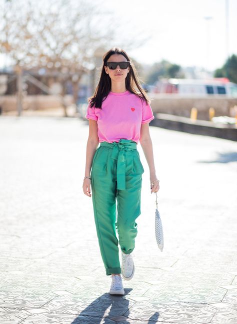 Pink and Green Green And Pink Outfit, Pink Outfit Ideas, Neon Prom Dresses, Paperbag Hose, Colour Clash, Pink Color Combination, Outfit Ideas For Church, Latina Outfit, Green Outfits