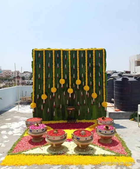 Mangala Snanam Decoration, Haldi Stills, Haldi Carnival, Mangala Snanam, Haldi Poses, Leaf Decor Wedding, Haldi Wedding, Engagement Stage, Haldi Ceremony Decorations