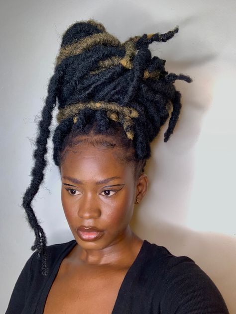 Jumbo faux locs inspo Cuban Locs, Jumbo Faux Locs Long, Jumbo Soft Locs, Jumbo Dreads, Jumbo Locs, Faux Locs Long, Jumbo Faux Locs, Hairstyles Inspiration, Loc Hairstyles